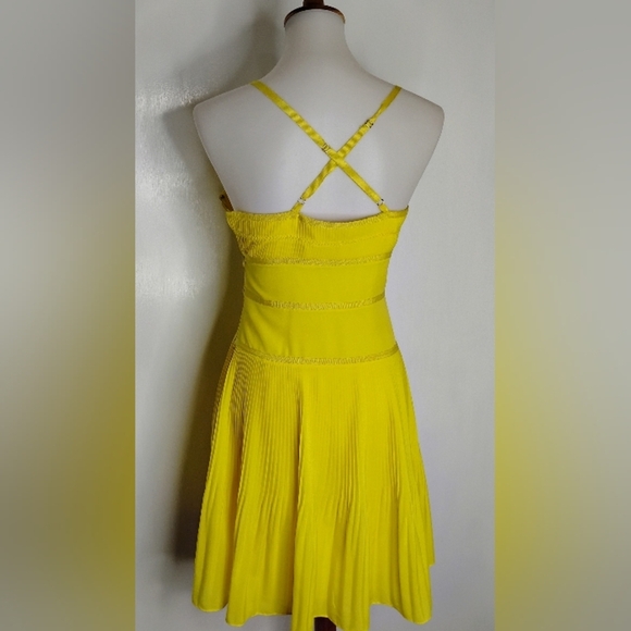 BRIGHT LIGHT YELLOW RETRO DRESS - Picture 3 of 7